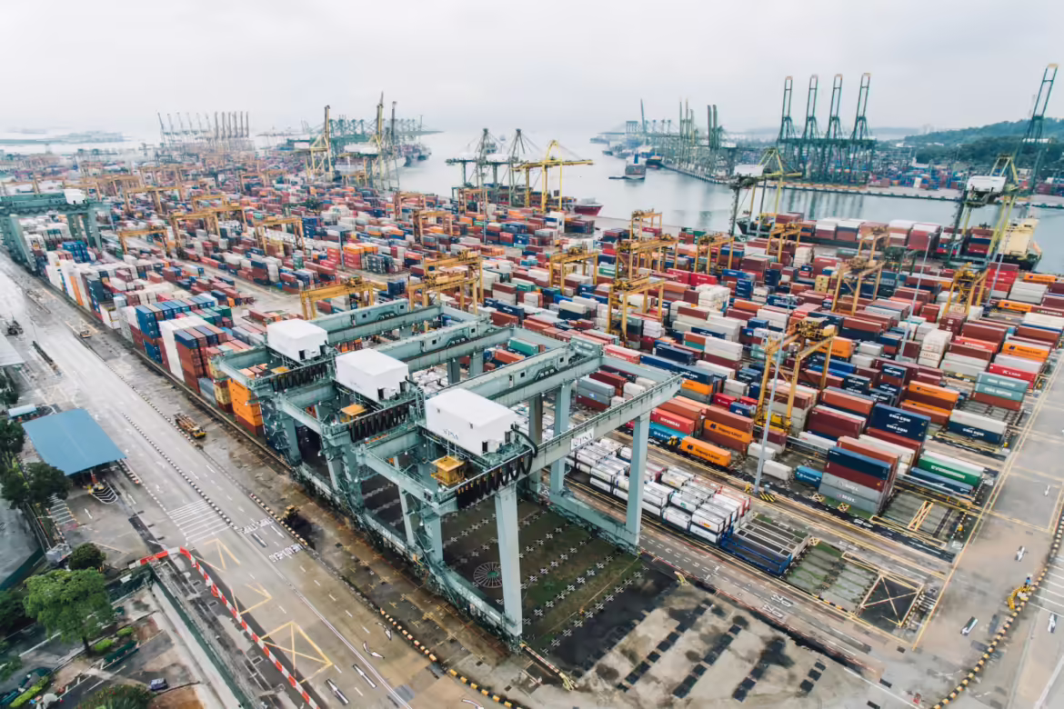 photo-1494412574643-ff11b0a5c1c3 Do you have a small business and need to keep track of shipped items? Click here to find out how to do it.