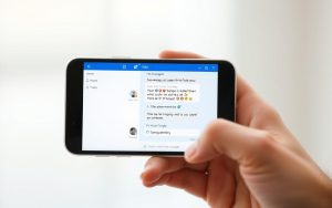 Mobile screenshot techniques for Facebook chat